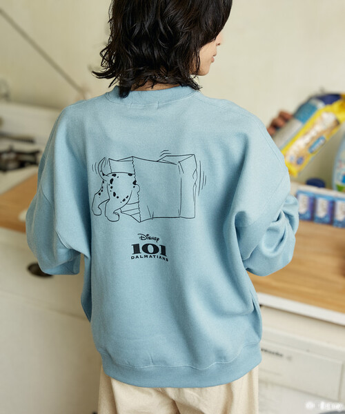 PUBLUX（パブリュクス）の「PUBLUX/パブリュクス 別注 ”101 DALMETIANS” SWEAT/”101匹わんちゃん” バックプリントスウェット(限定展開)（スウェット・メンズ・ライトグレー/チャコールグレー/サックスブルー・SMALL/MEDIUM/LARGE）」の3枚目の写真