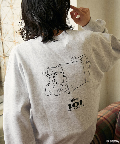 PUBLUX（パブリュクス）の「PUBLUX/パブリュクス 別注 ”101 DALMETIANS” SWEAT/”101匹わんちゃん” バックプリントスウェット(限定展開)（スウェット・メンズ・ライトグレー/チャコールグレー/サックスブルー・SMALL/MEDIUM/LARGE）」の2枚目の写真