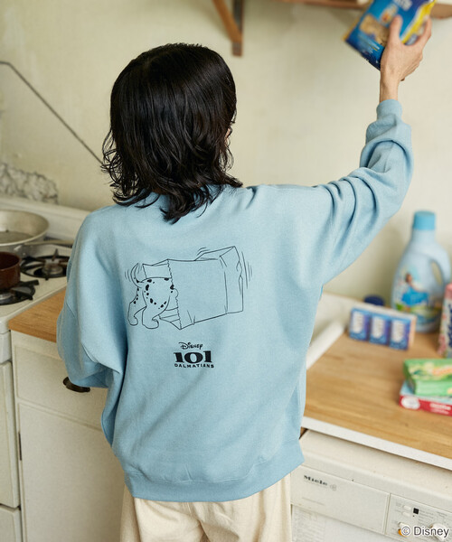 PUBLUX（パブリュクス）の「PUBLUX/パブリュクス 別注 ”101 DALMETIANS” SWEAT/”101匹わんちゃん” バックプリントスウェット(限定展開)（スウェット・メンズ・ライトグレー/チャコールグレー/サックスブルー・SMALL/MEDIUM/LARGE）」の4枚目の写真