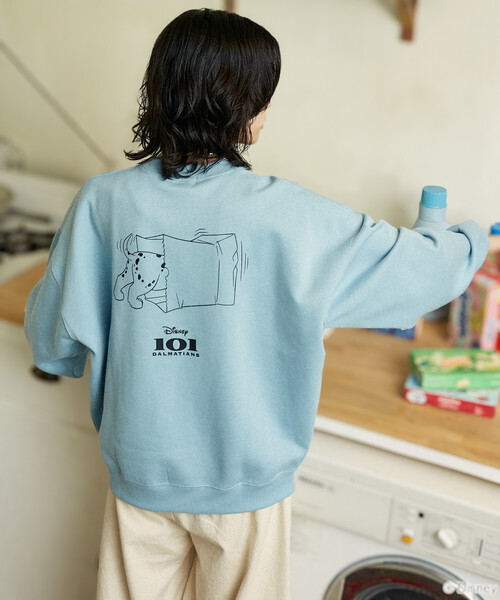 PUBLUX（パブリュクス）の「PUBLUX/パブリュクス 別注 ”101 DALMETIANS” SWEAT/”101匹わんちゃん” バックプリントスウェット(限定展開)（スウェット・メンズ・ライトグレー/チャコールグレー/サックスブルー・SMALL/MEDIUM/LARGE）」の5枚目の写真