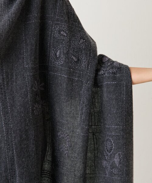 BEARDSLEY(ビアズリー)の「《CITRUS》刺繍タッセルストール(ストール/ショール・レディース・ベージュ/グレー・FREE)」の7枚目の写真