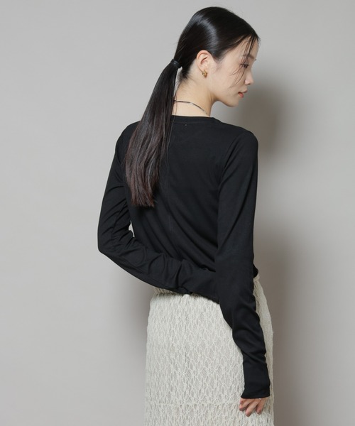 NANO universe(ナノユニバース)の「吸湿発熱クルーネックロングスリーブTシャツ(Tシャツ/カットソー・レディース・グレー/ホワイト/ブラック・FREE)」の17枚目の写真