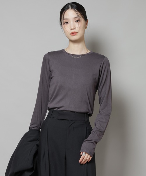 NANO universe(ナノユニバース)の「吸湿発熱クルーネックロングスリーブTシャツ(Tシャツ/カットソー・レディース・グレー/ホワイト/ブラック・FREE)」の4枚目の写真