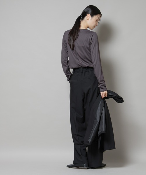 NANO universe(ナノユニバース)の「吸湿発熱クルーネックロングスリーブTシャツ(Tシャツ/カットソー・レディース・グレー/ホワイト/ブラック・FREE)」の6枚目の写真