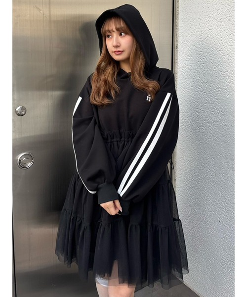 CALNAMUR(カルナムール)の「2WAYチュールオーバースウェットワンピース(ワンピース・レディース・ブラック/グレー・FREE)」の2枚目の写真