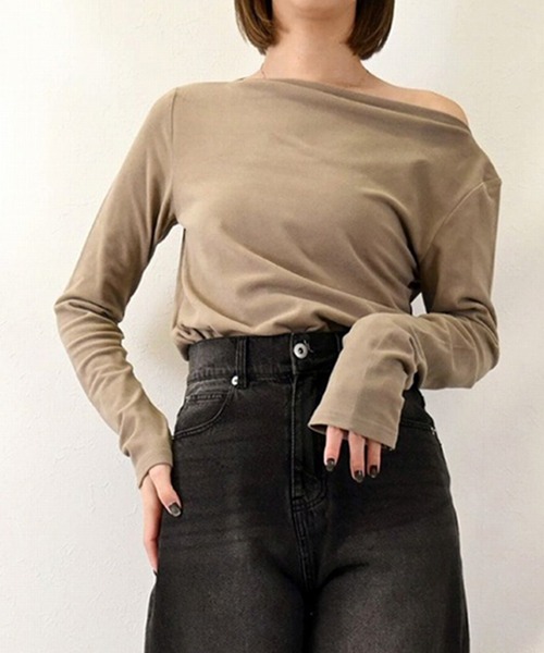 STYLEBLOCK(スタイルブロック)の「マットベロアボートネックプルオーバー(Tシャツ/カットソー・レディース・イエロー/ブラウン/グレイッシュベージュ/ブラック・M)」の4枚目の写真