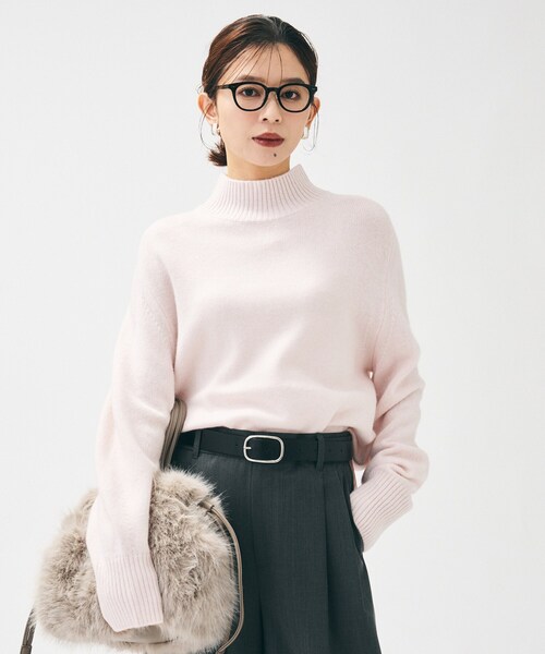 UNTITLED（アンタイトル）の「【8色展開/洗える】ウールカシミヤ ハイネックニット（ニット/セーター・レディース・オフホワイト/ナチュラル/ブラウン系その他/サックスブルー/グレー系3/ピンク/ブラウン系4/ライトパープル・00/02/04/44/48）」の10枚目の写真