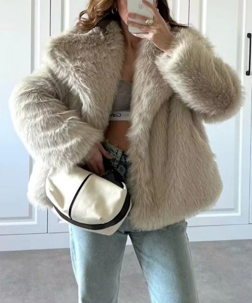 ENLIKE（エンリケ）の「フェイクファーボリュームジャケット（その他アウター・レディース・ブラウン/ブラック/アイボリー・FREE）」の2枚目の写真