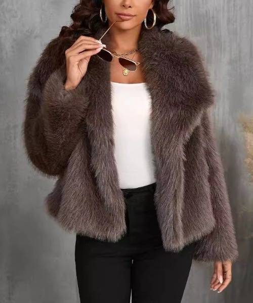 ENLIKE（エンリケ）の「フェイクファーボリュームジャケット（その他アウター・レディース・ブラウン/ブラック/アイボリー・FREE）」の15枚目の写真