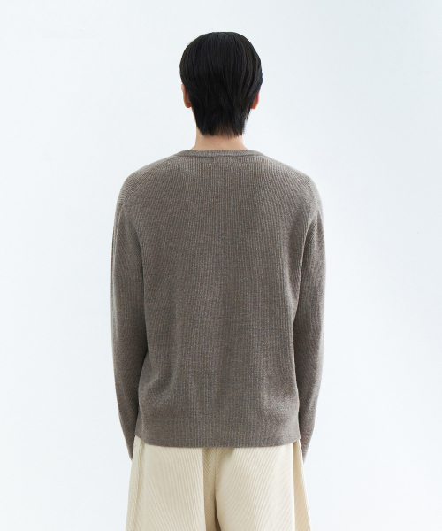 MUSINSA STANDARD（ムシンサスタンダード）の「[ビクトリアウール] ミニマルリブヘンリーネックニット [トープ]（ニット/セーター・メンズ・その他・MEDIUM/X-LARGE/XX-LARGE/LARGE/SMALL）」の3枚目の写真