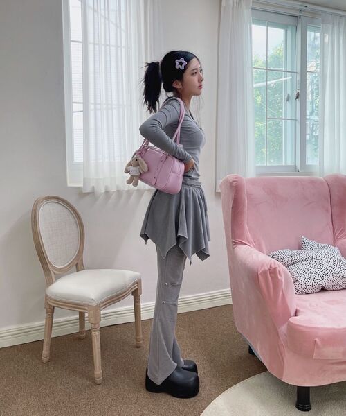 YOUHEE（ユヒ）の「STUD DETAILED HOODIE LONG SLEEVE GREY（パーカー・レディース・その他・SMALL/MEDIUM）」の9枚目の写真