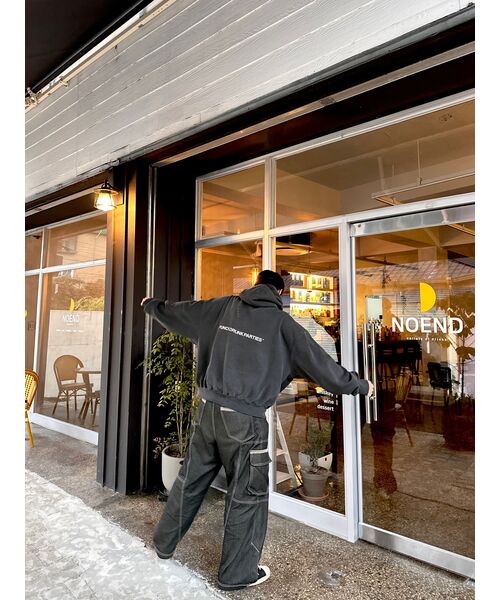 PUNCH DRUNK PARTIES(パンチドランクパーティーズ)の「Circle Logo Garment Dyed Hoodie (CHARCOAL)(パーカー・レディース・その他・1/2/0/3)」の5枚目の写真