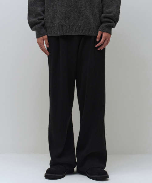 PRADA キャンドル 赤と白のトライアングルパターン