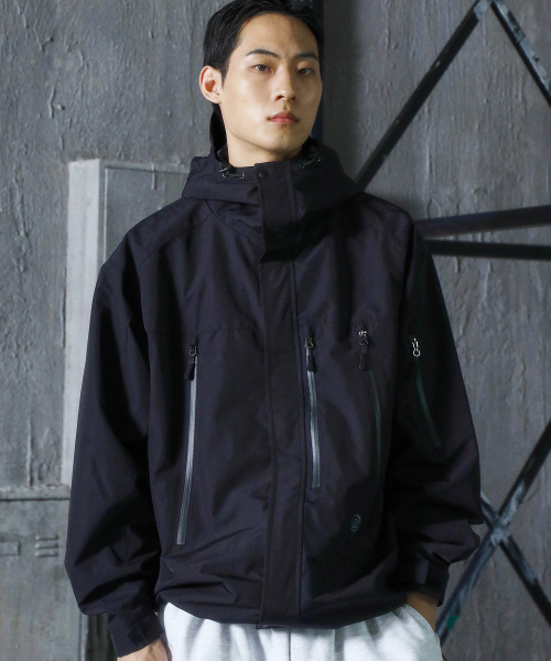 TRAVEL(トラベル)の「3レイヤーサミットフードウィンドブレーカー ブラック(ナイロンジャケット・レディース・その他・LARGE/MEDIUM/SMALL)」の2枚目の写真