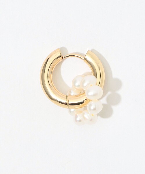 Kenneth Jay Lane(ネスジェイレーン)の「Kenneth Jay Lane Pearl Hoops ピアス(ピアス(両耳用)・レディース・ゴールド系その他・FREE)」の3枚目の写真