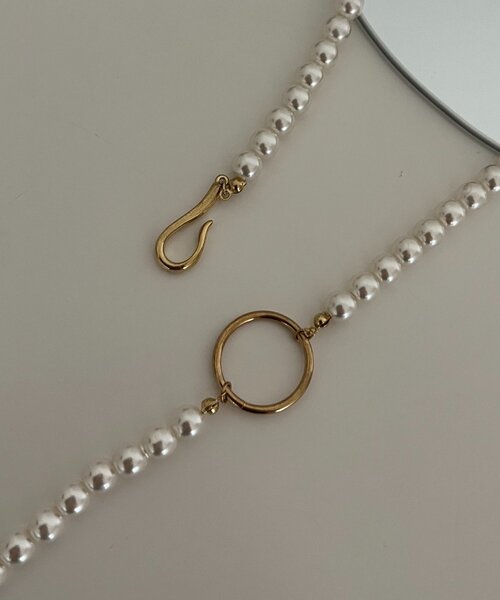 prose verse(プロズヴェール)の「パールY字ネックレス(ネックレス・レディース・オフホワイト・FREE)」の4枚目の写真