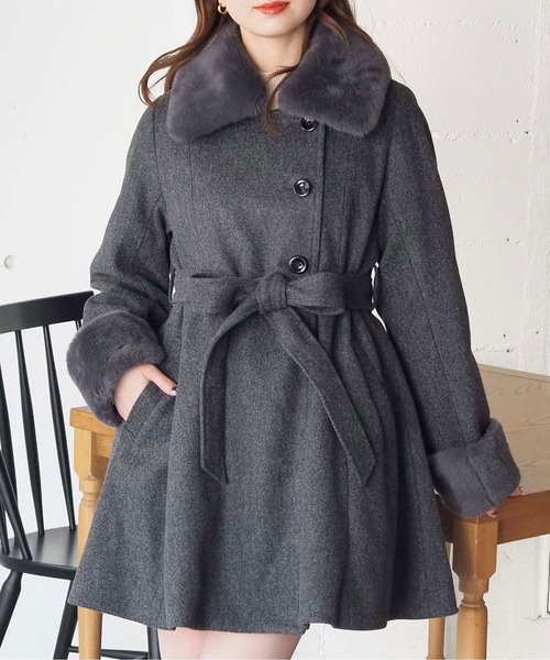 tiptop（ティップトップ）の「ファーティペットミドル丈フレアコート（ステンカラーコート・レディース・アイボリー/ブラック/チャコールグレー・FREE）」の3枚目の写真