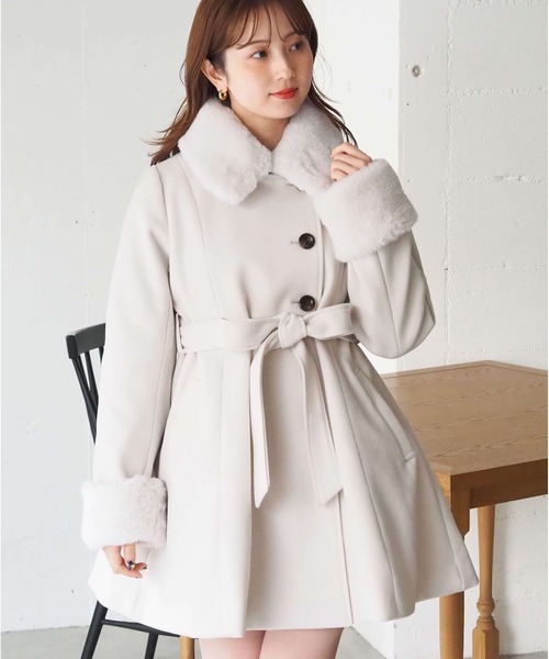 tiptop（ティップトップ）の「ファーティペットミドル丈フレアコート（ステンカラーコート・レディース・アイボリー/ブラック/チャコールグレー・FREE）」の2枚目の写真