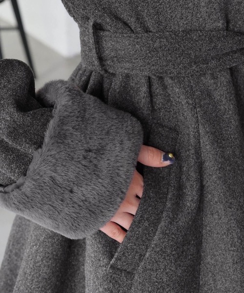 tiptop（ティップトップ）の「ファーティペットミドル丈フレアコート（ステンカラーコート・レディース・アイボリー/ブラック/チャコールグレー・FREE）」の6枚目の写真