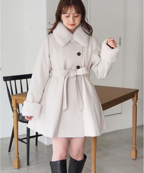 tiptop（ティップトップ）の「ファーティペットミドル丈フレアコート（ステンカラーコート・レディース・アイボリー/ブラック/チャコールグレー・FREE）」の9枚目の写真