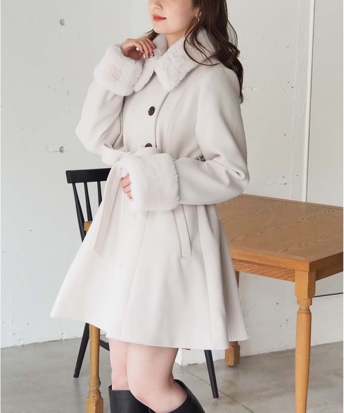 tiptop（ティップトップ）の「ファーティペットミドル丈フレアコート（ステンカラーコート・レディース・アイボリー/ブラック/チャコールグレー・FREE）」の10枚目の写真