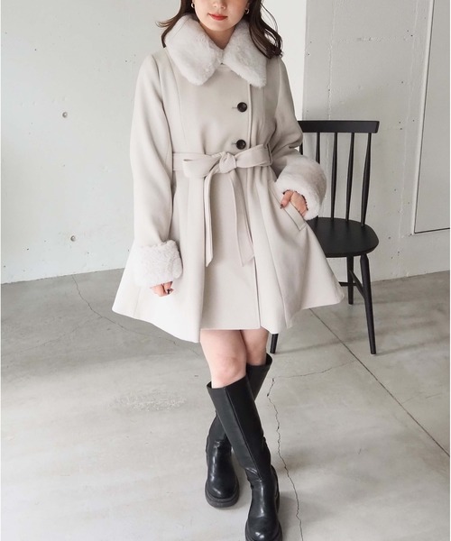 tiptop（ティップトップ）の「ファーティペットミドル丈フレアコート（ステンカラーコート・レディース・アイボリー/ブラック/チャコールグレー・FREE）」の11枚目の写真