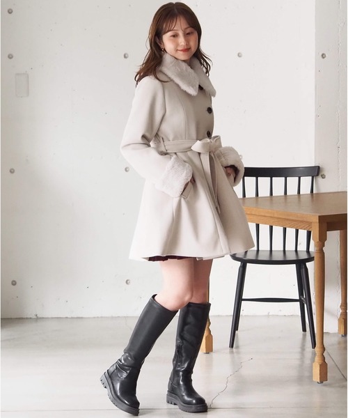 tiptop（ティップトップ）の「ファーティペットミドル丈フレアコート（ステンカラーコート・レディース・アイボリー/ブラック/チャコールグレー・FREE）」の12枚目の写真