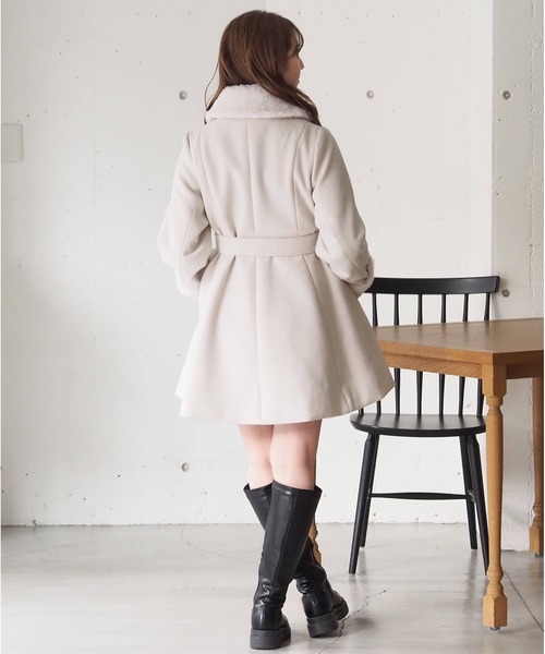 tiptop（ティップトップ）の「ファーティペットミドル丈フレアコート（ステンカラーコート・レディース・アイボリー/ブラック/チャコールグレー・FREE）」の14枚目の写真