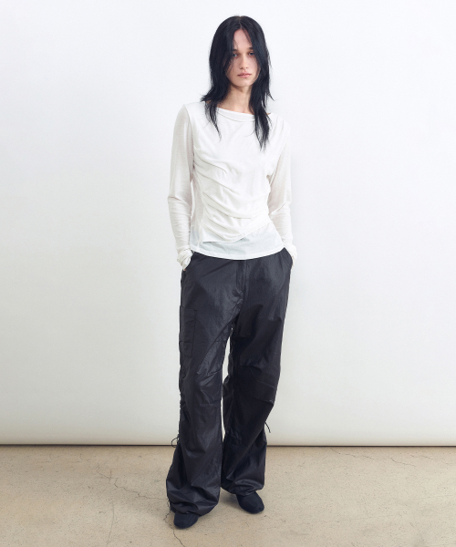 INSILENCE WOMEN(インサイレンスウーマン)の「グロッシー ユーティリティパンツ BLACK(その他パンツ・レディース・その他・MEDIUM/LARGE)」の1枚目の写真