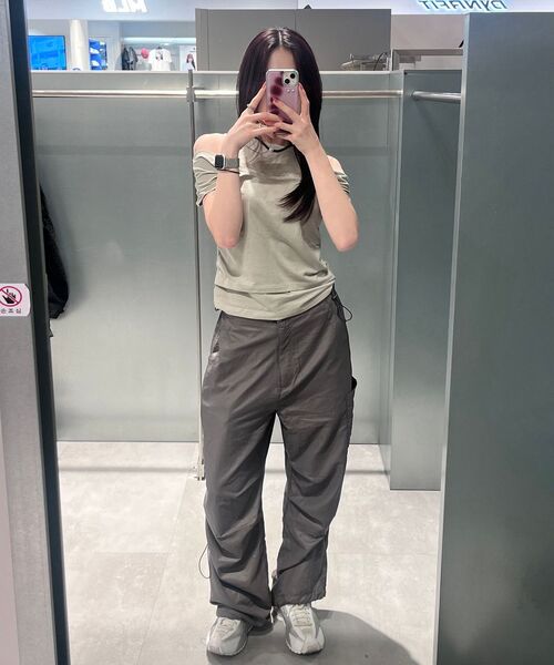 INSILENCE WOMEN(インサイレンスウーマン)の「グロッシー ユーティリティパンツ BLACK(その他パンツ・レディース・その他・MEDIUM/LARGE)」の20枚目の写真