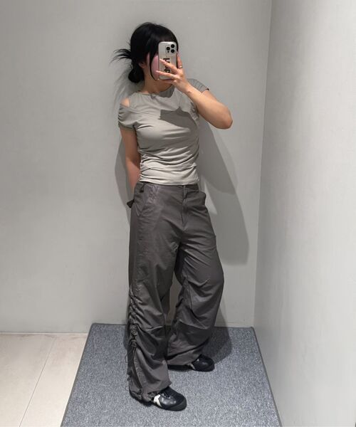 INSILENCE WOMEN(インサイレンスウーマン)の「グロッシー ユーティリティパンツ BLACK(その他パンツ・レディース・その他・MEDIUM/LARGE)」の4枚目の写真