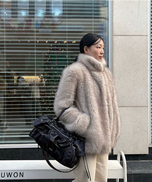 OAFISH(オアフィッシュ)の「FLUFFY MIX FUR JACKET, LIGHT GRAY(ムートンコート・レディース・その他・FREE)」の8枚目の写真