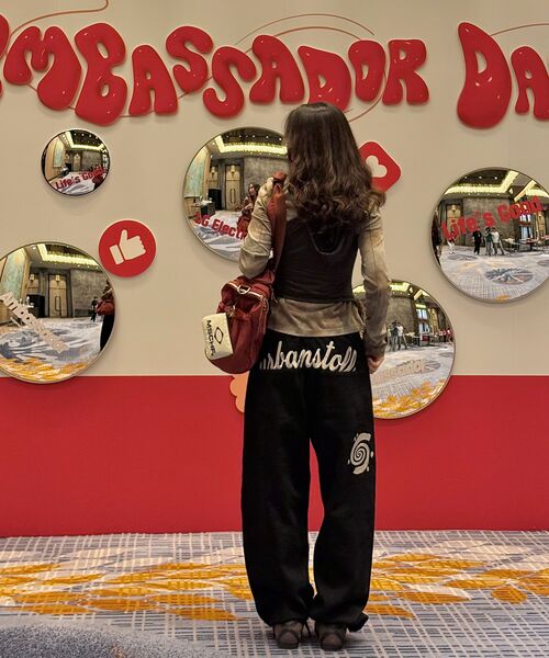 URBANSTOFF(アーバンストッフ)の「バックロゴアートワークデニムパンツ(ブラック)(デニムパンツ・レディース・その他・LARGE/MEDIUM)」の4枚目の写真