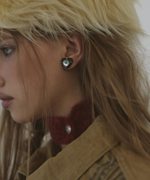 NFF（エヌエフエフ）の「totem heart earrings-black（ピアス（両耳用）・レディース・その他・FREE）」の4枚目の写真