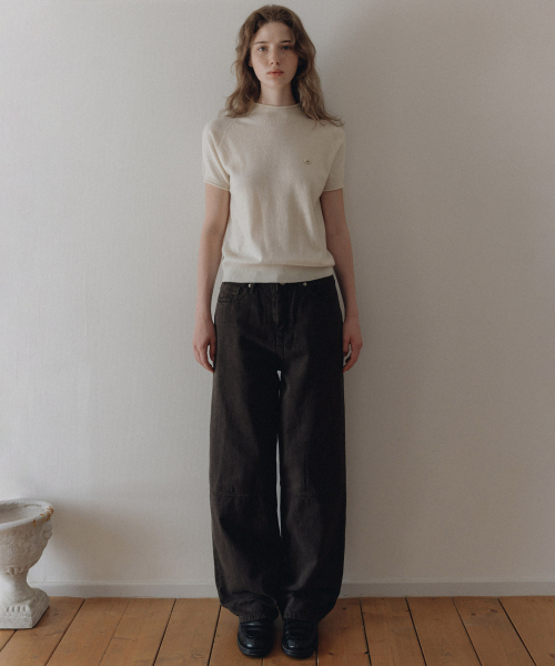ANDNEEDS(アンドニーズ)の「Haze curved denim (dark brown)(デニムパンツ・レディース・その他・SMALL/MEDIUM)」の1枚目の写真