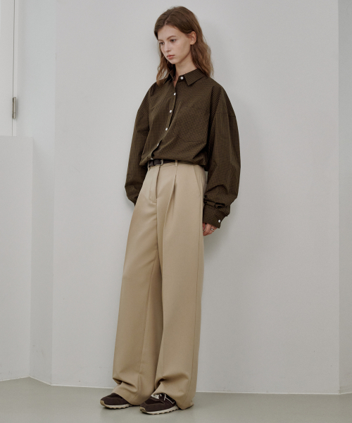 LOSSYROW(ロッシロー)の「Modern One-Tuck Wide Slacks Beige(スラックス・レディース・ベージュ・SMALL/MEDIUM/LARGE)」の3枚目の写真