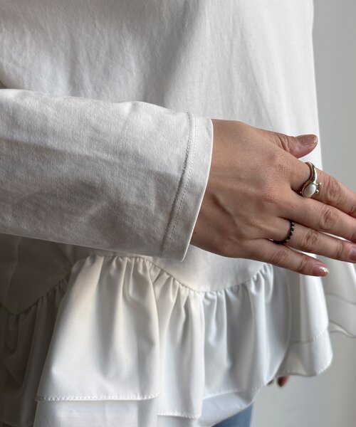 DouDou(ドゥドゥ)の「裾異素材切替フリルカットソー(Tシャツ/カットソー・レディース・ブラック/オフホワイト・FREE)」の3枚目の写真