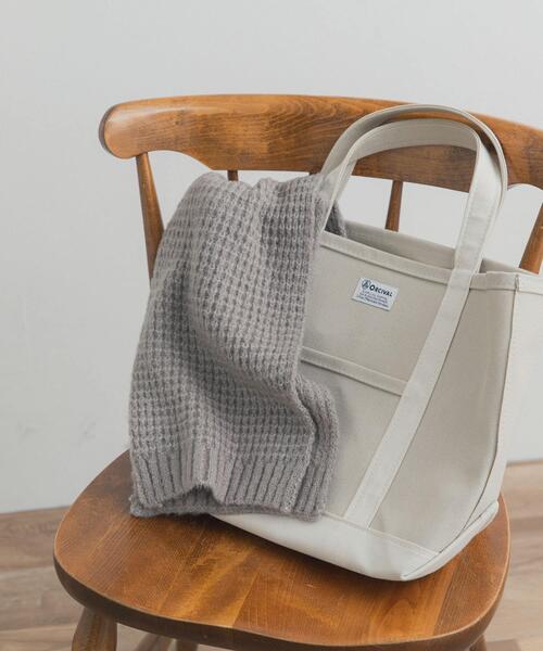 URBAN RESEARCH DOORS（アーバンリサーチドアーズ）の「カワリアミニットマフラー（マフラー・レディース・レッド/ライトベージュ/グレー・ONE）」の2枚目の写真