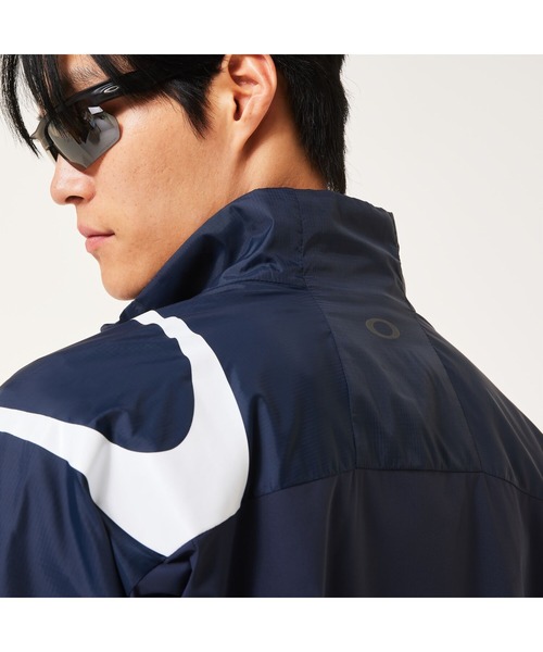 OAKLEY（オークリー）の「オークリーENHANCE WIND WARM JACKET 15.7/ジャケット/スポーツ・トレーニング/メンズ/紫外線保護/UPF50+/撥水/防風/保温/OAKLEY（その他アウター・メンズ・ネイビー・XL/S/M/L）」の4枚目の写真
