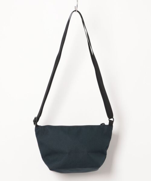 KELTY(ケルティ)の「GO OUT掲載モデル【KELTY】 ES MINI USUAL POUCH ミニショルダーバッグ サコッシュ(ショルダーバッグ・レディース・ネイビー/ベージュ/ブラック系/スカイブルー/セージグリーン/レオパード/タン/ブラウン系/ホワイト系/アニマル/オリーブ/ブラック/マスタード・ONE SIZE)」の14枚目の写真
