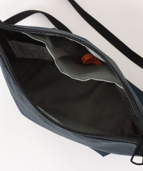 KELTY(ケルティ)の「GO OUT掲載モデル【KELTY】 ES MINI USUAL POUCH ミニショルダーバッグ サコッシュ(ショルダーバッグ・レディース・ネイビー/ベージュ/ブラック系/スカイブルー/セージグリーン/レオパード/タン/ブラウン系/ホワイト系/アニマル/オリーブ/ブラック/マスタード・ONE SIZE)」の16枚目の写真