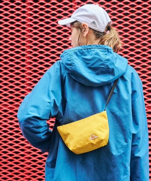 KELTY(ケルティ)の「GO OUT掲載モデル【KELTY】 ES MINI USUAL POUCH ミニショルダーバッグ サコッシュ(ショルダーバッグ・レディース・ネイビー/ベージュ/ブラック系/スカイブルー/セージグリーン/レオパード/タン/ブラウン系/ホワイト系/アニマル/オリーブ/ブラック/マスタード・ONE SIZE)」の12枚目の写真
