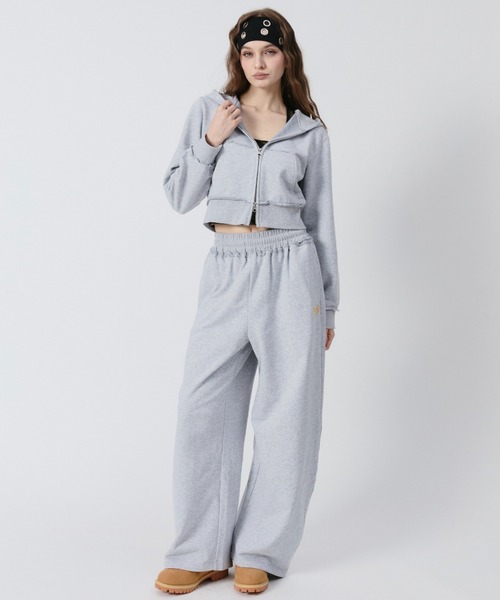 BENUA（ベヌア）の「BN cropped zip hoodie/BN クロップドジップ