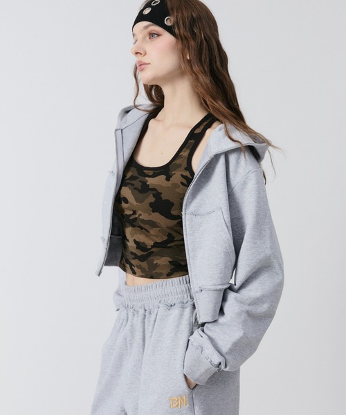 BENUA(ベヌア)の「BN cropped zip hoodie/BN クロップドジップフーディー(パーカー・レディース・グレー/カーキ・FREE)」の20枚目の写真