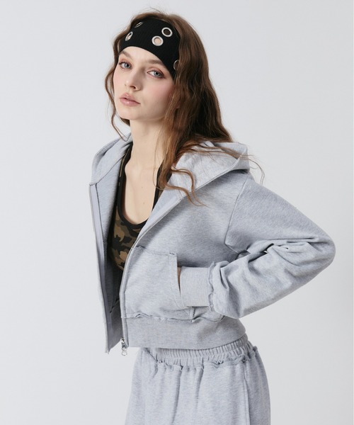 BENUA（ベヌア）の「BN cropped zip hoodie/BN クロップドジップ