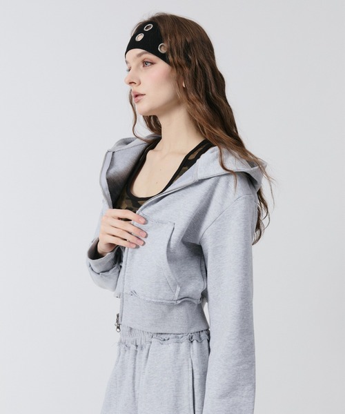 BENUA(ベヌア)の「BN cropped zip hoodie/BN クロップドジップフーディー(パーカー・レディース・グレー/カーキ・FREE)」の17枚目の写真
