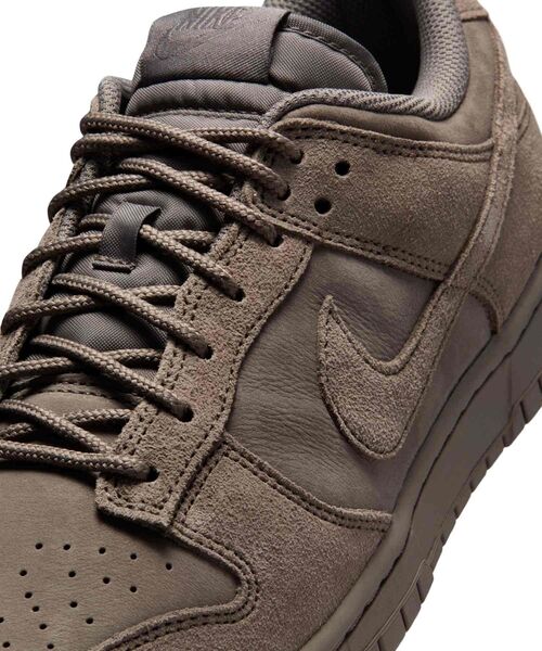 NIKE(ナイキ)の「ナイキ ダンク LOW レトロ SE メンズシューズ / Nike Dunk Low Retro SE Men's Shoes IB6651-200 Cave Stone(スニーカー・メンズ・グレー系その他2・29.5/28.5/28/25/24.5/24/27.5/27/26.5/26/25.5/30/29)」の4枚目の写真