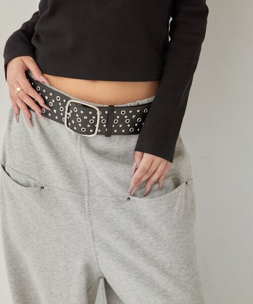 WHO'S WHO gallery（フーズフーギャラリー）の「ラインストーンワイドベルト（ベルト・レディース・ブラック・FREE）」の2枚目の写真