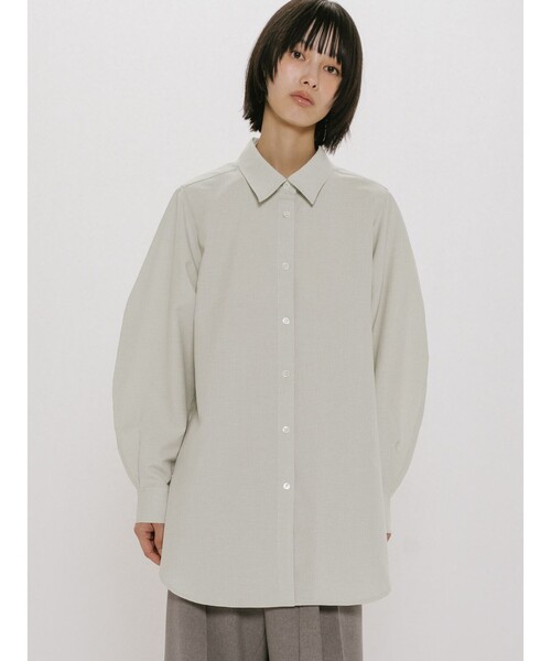 MIDIUMISOLID（ミディウミソリッド）の「MIDIUMISOLID for Ladies ボリュームスリーブシャツチュニック（シャツ/ブラウス・レディース・ナチュラル/ライトブルー/チャコールグレー・FREE）」の2枚目の写真