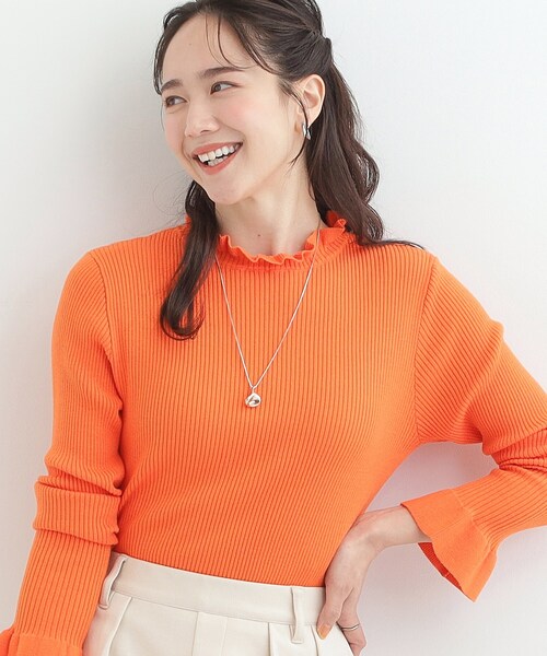 SHOO・LA・RUE（シューラルー）の「【洗濯機可/S-LL】フリルで上品 やわらかリブニット（ニット/セーター・レディース・オフホワイト/ブルー系その他/オレンジ/ブラック・03/02/01/04）」の4枚目の写真